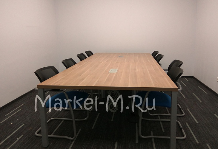 Стол для переговорной комнаты на металлокаркасе