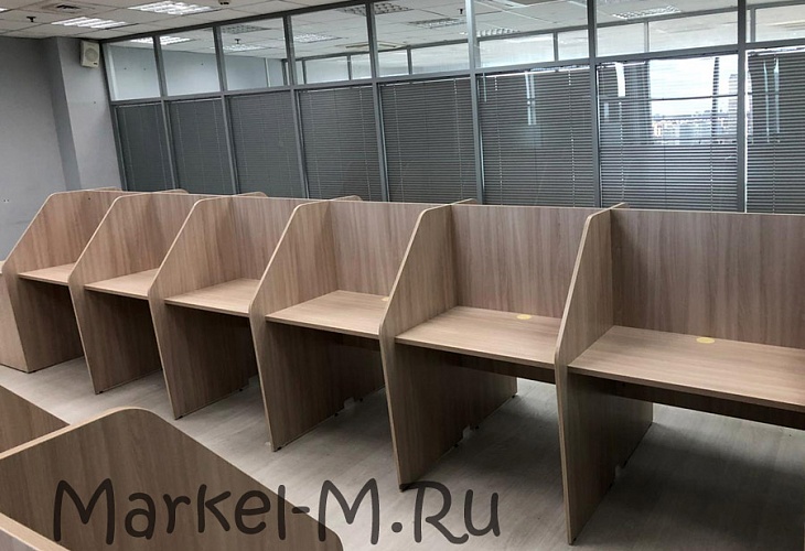 Столы для персонала в офис с перегородками